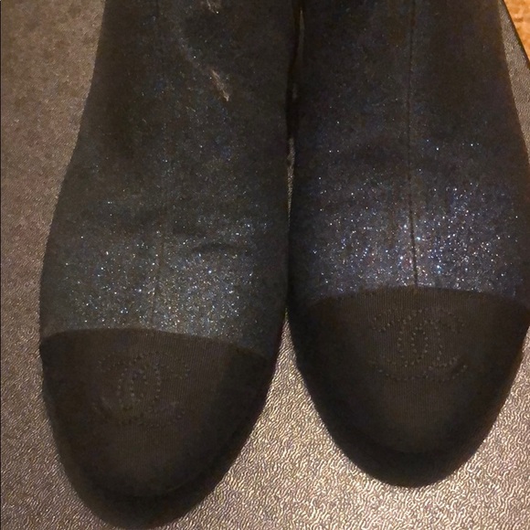 Chanel
Navy/Black Sequins Grosgrain Boots